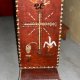 19- Chaire en bois, porcelaines et coquillages 